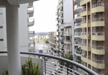 VENTA DPTO 2 DORMITORIOS. COCHERA. MORENO/GUEMES. IMPECABLE