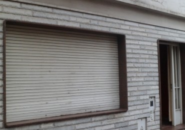 MB Negocios Inmobiliarios VENDE. VIAMONTE 1300. CASA  2 dormitorios. Garage. terraza. Patio